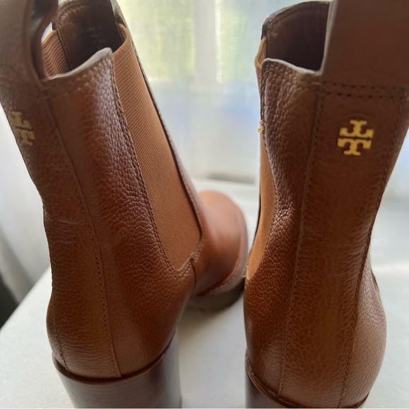 Tory Burch Chelsea 70mm Lug Sole Bootie in Camel - Picture 9 of 11